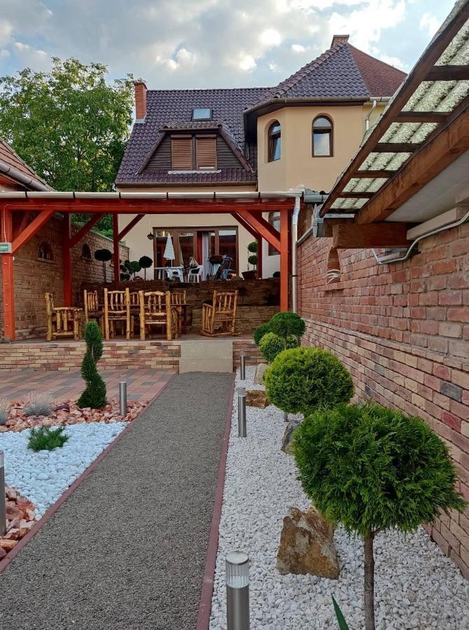 Bübáj Vendégház Eger Esterno foto